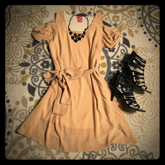 Takho Dresses & Skirts - NEW Takho caramel chiffon cold shoulder dress